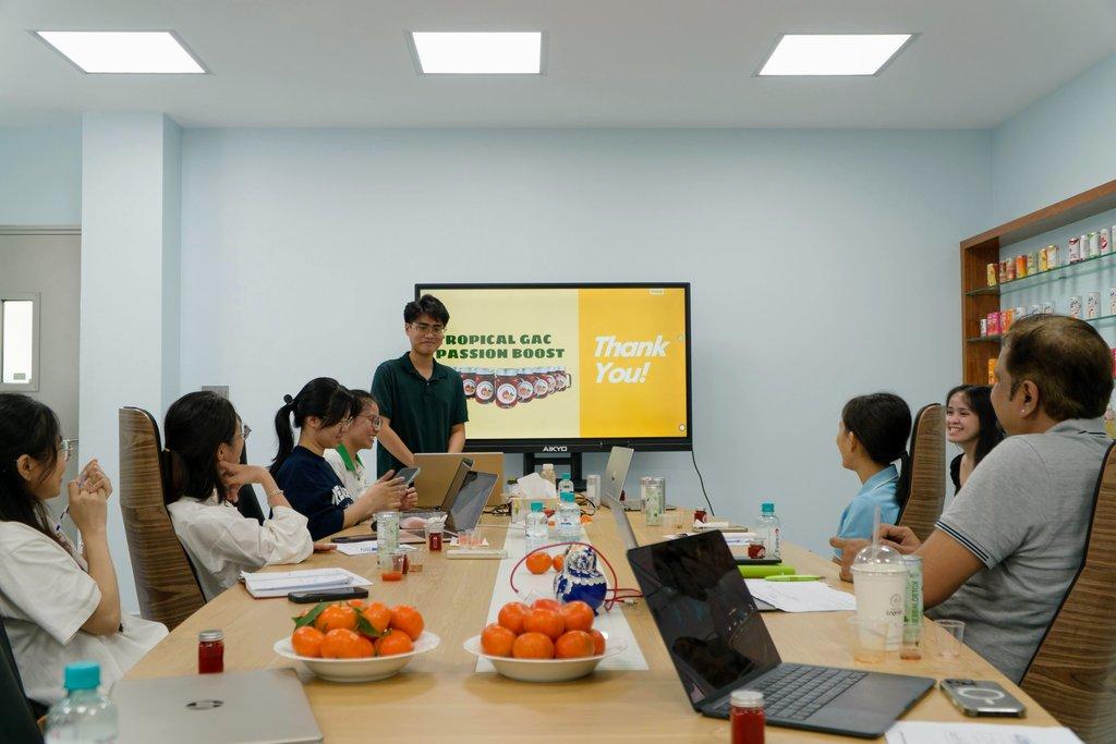 Duy Thịnh thuyết trình