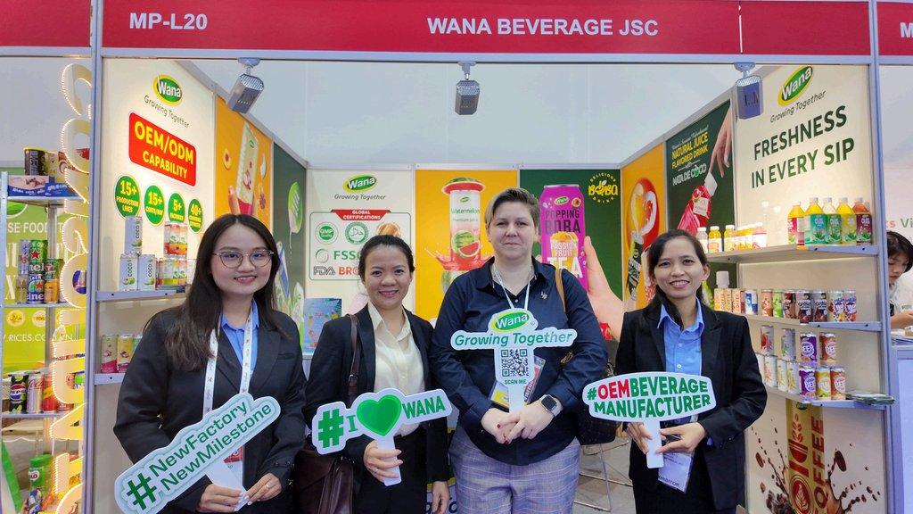 Wana Beverage Team at a Trade Show